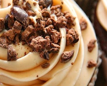 Chocolate Espresso Cupcakes with Kahlua Cream Cheese Frosting