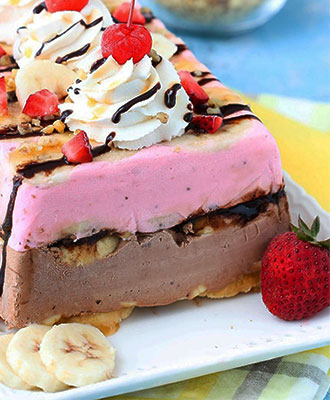 banana split ice cream cake 