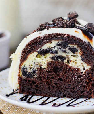 Chocolate Cake with Oreo and Cream Cheese Filling 