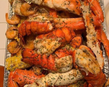 GARLIC BUTTER SEAFOOD BOIL