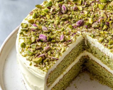 Irresistible Pistachio Gooey Butter Cake