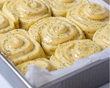 Fresh Lemon Poppyseed Rolls